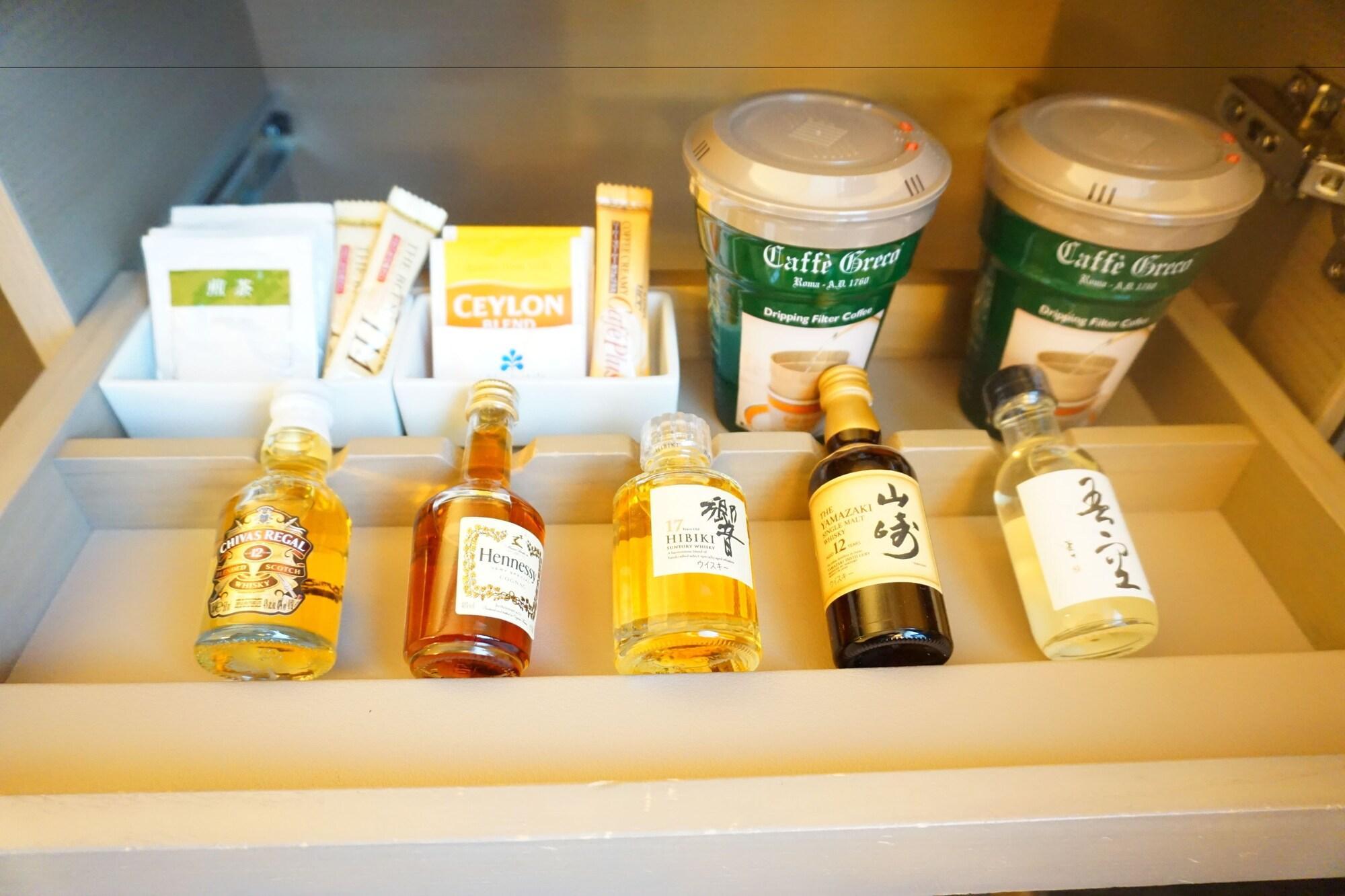 Hotel Nikko Fukuoka Fukuoka  Exteriör bild A selection of Japanese alcoholic drinks
