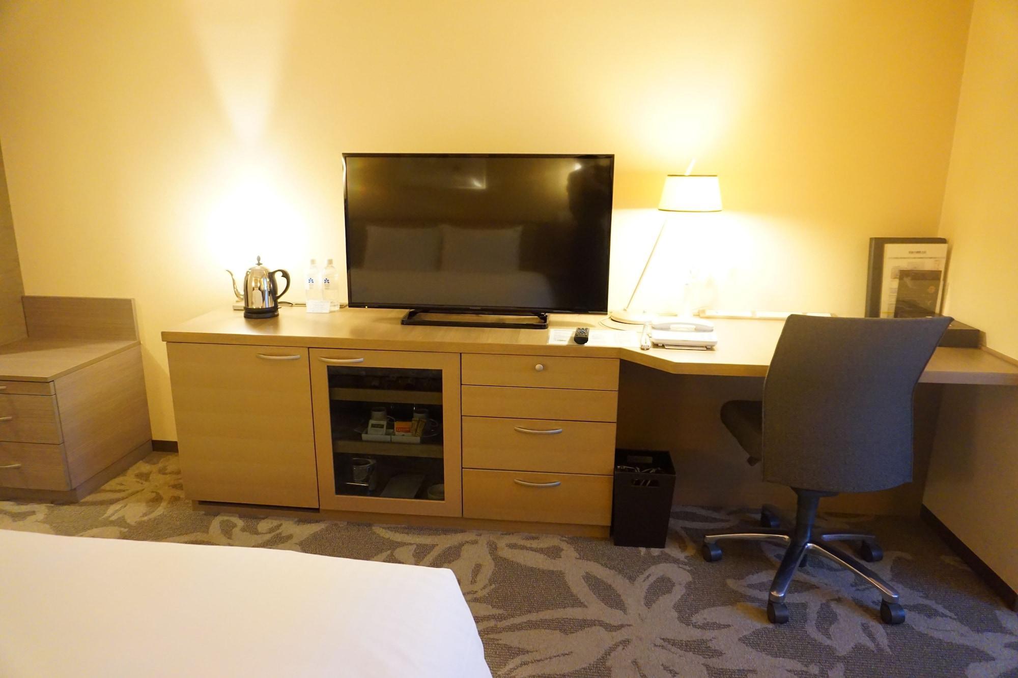 Hotel Nikko Fukuoka Fukuoka  Exteriör bild A television in a hotel room