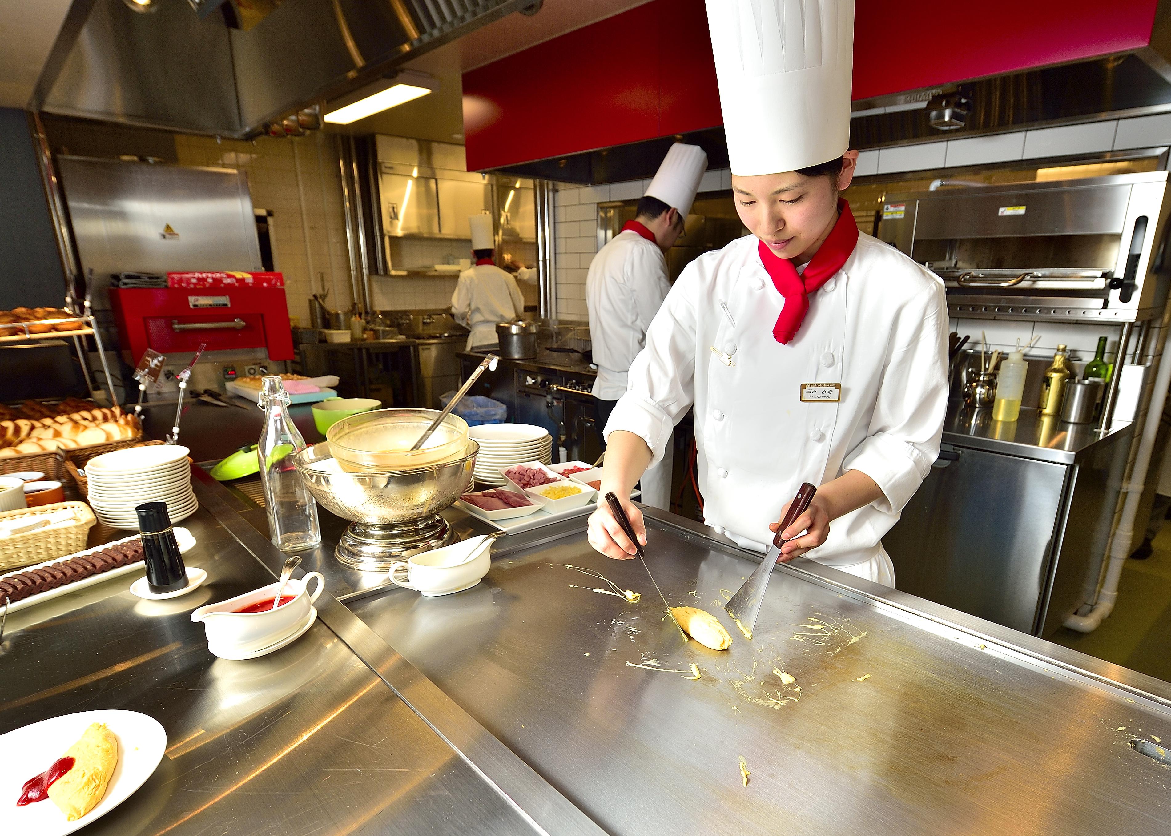 Hotel Nikko Fukuoka Fukuoka  Exteriör bild A student working in the kitchen